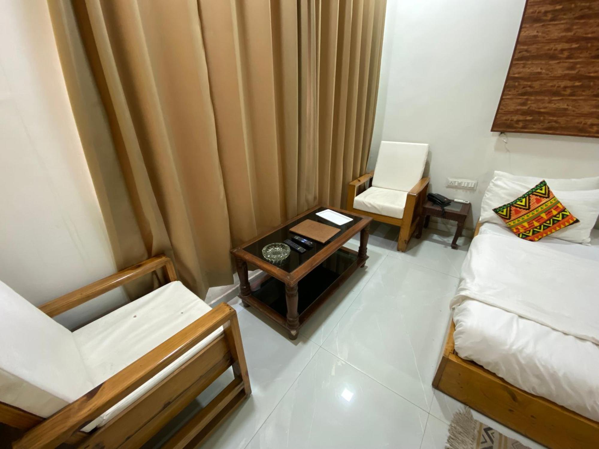 Rudraksha Inn Mount Abu Exterior foto
